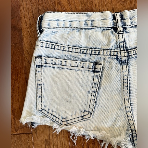 Forever 21 Los Angeles high waisted shorts - Picture 3 of 7